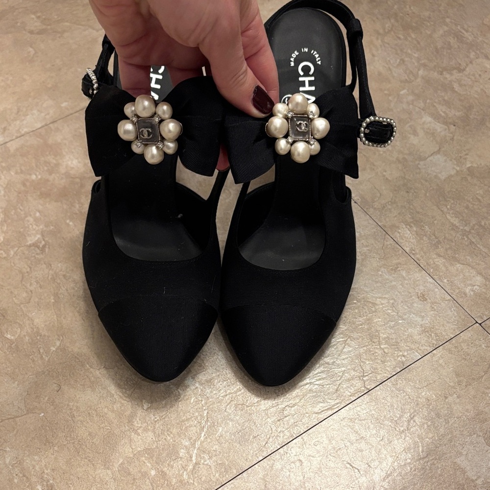 CHANEL Black Bow Heels with Pearl Cluster Accent - Picture 2 of 9